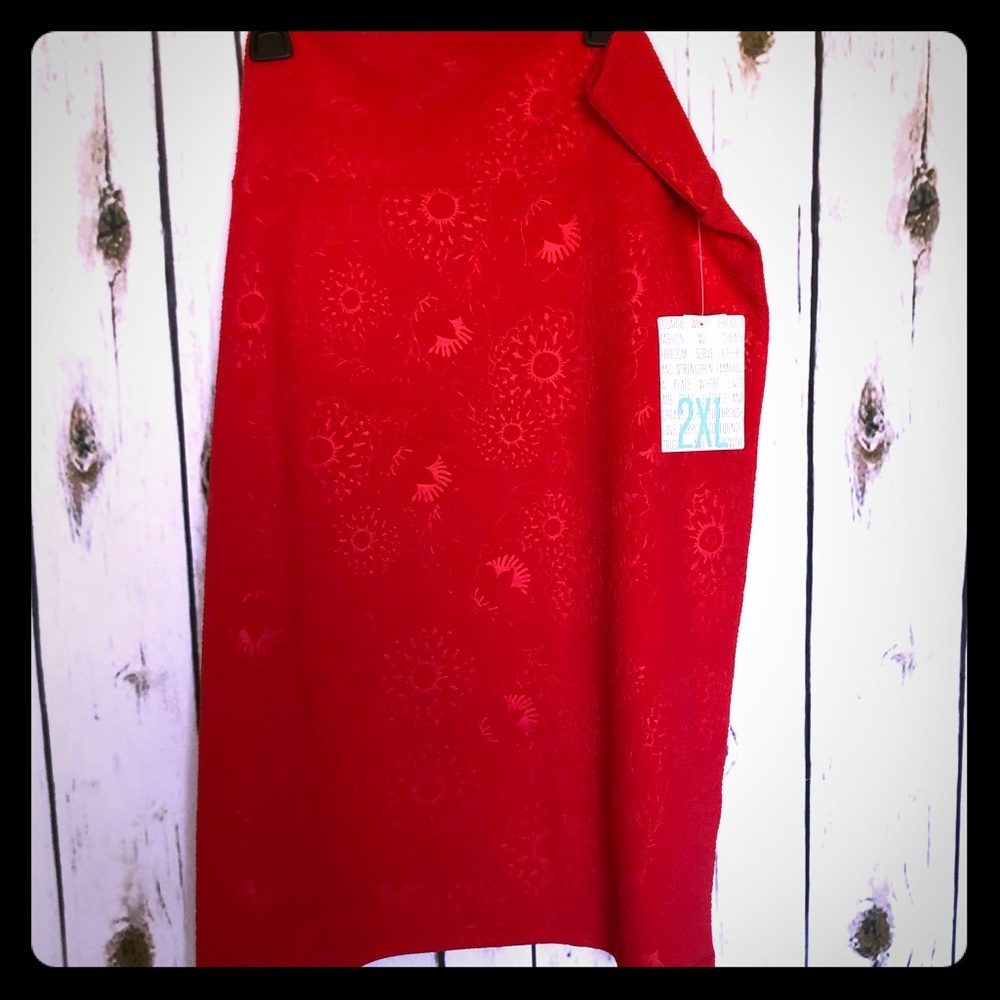 Lularoe BNWT Cassie 2XL 🍎🌹❤️ TRUE RED ❤️🌹🍎